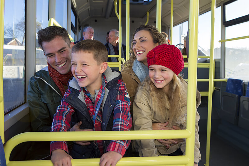 Glückliche Familie mit Kindern