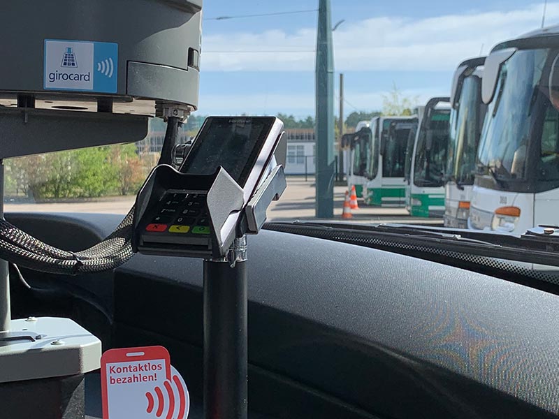 Lesegerät in einem Buss